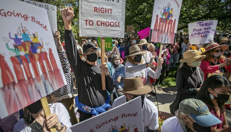 Hundreds in Santa Fe rally in support of reproductive freedom | Local News