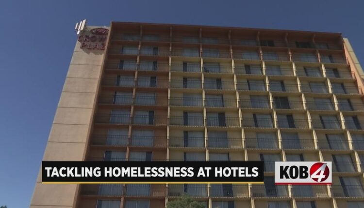 Albuquerque_hotels_take_homelessness_issue_to_city_council-syndImport-111706.jpg