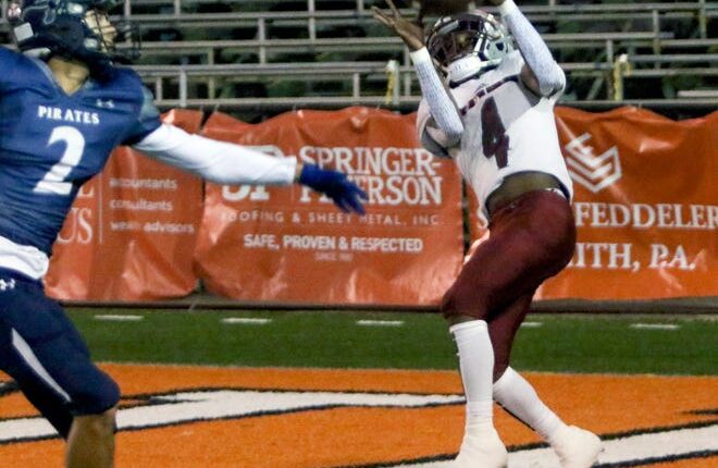 Santa Fe Catholic running back Dayrel Glover catches a touchdown pass from Can Sowder in the first quarter on Saturday night in the SSAC Class AAA Championship game at Bryant Stadium.
