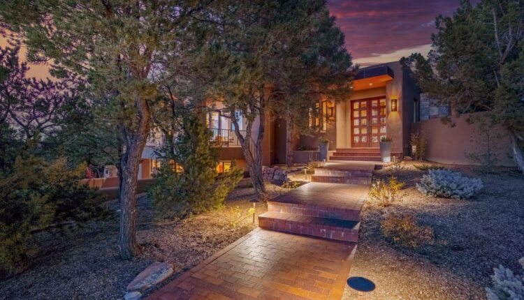 Santa Fe Home Blends Styles For A Certain Southwest Sophistication
