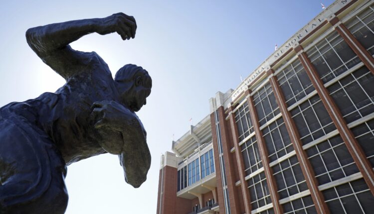 The Oklahoma football family mourns the loss of another great player of all time

