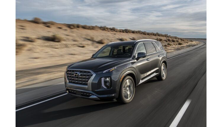 Hyundai Santa Fe and Palisade Named Best Family Cars of 2022 by Kelley Blue Book