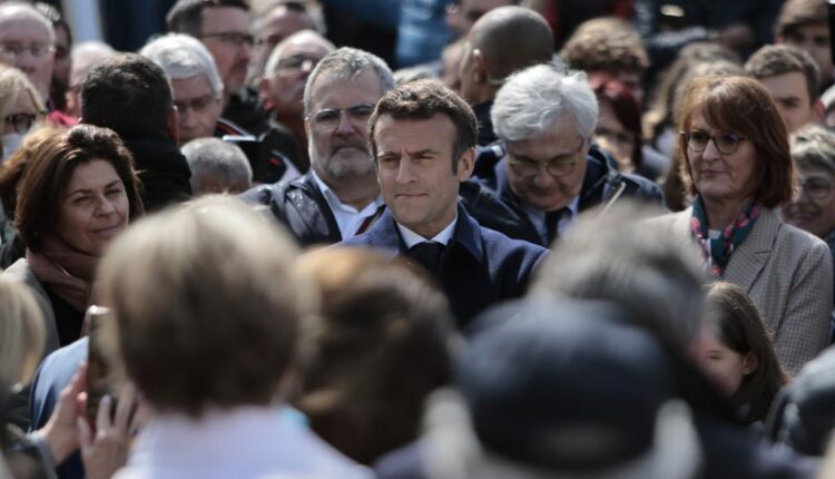  Macron holds 1st big rally;  Rivals stir up 'McKinsey Affair'
