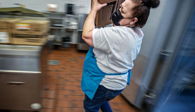 Missed $2,000 stipend pushes Santa Fe cafeteria managers' effort to join district union | Education