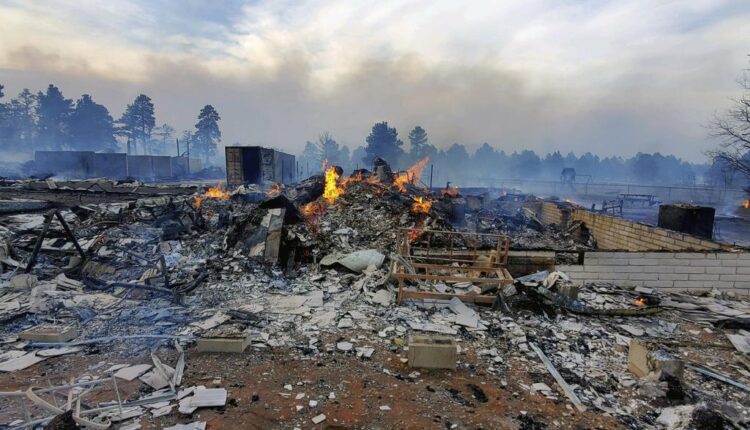 Forecasters: Strong wind could lead to explosive fire growth
