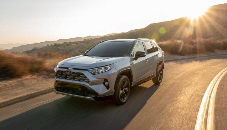 Front angle view of Silver Sky Metallic 2022 Toyota RAV4 Hybrid