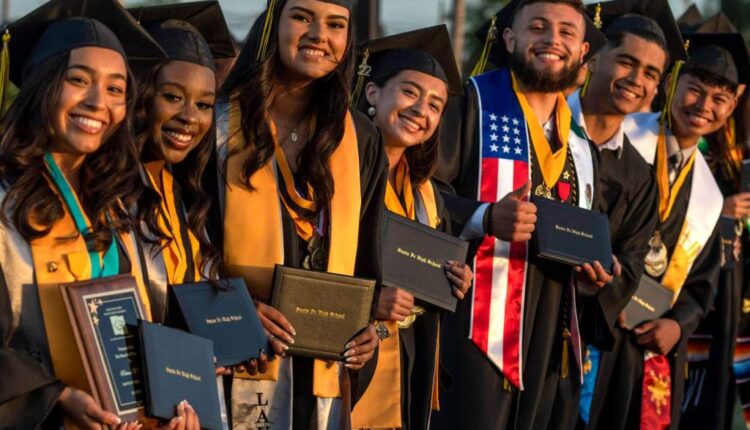 463 Santa Fe High seniors graduate – Press Telegram
