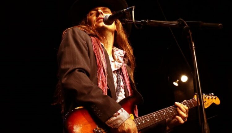 Stevie Ray Visited to Perform at Santa Fe Station