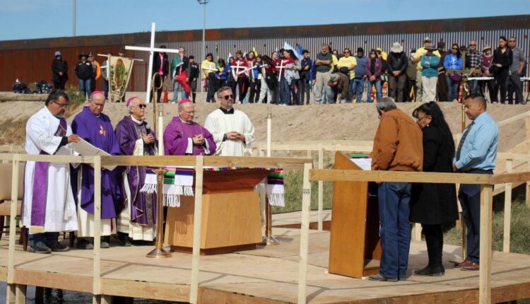 At border Mass above the Rio Grande, migrants who died are remembered
