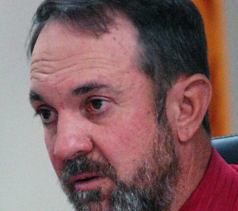 Ex-official shakes up Otero meeting
