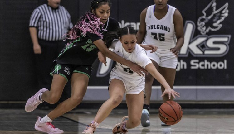Farmington girls nip Volcano Vista in battle of 5A basketball powers
