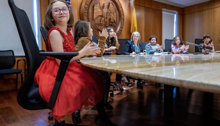 Lawmakers chewing on bill proposing free school meals for all New Mexico students
