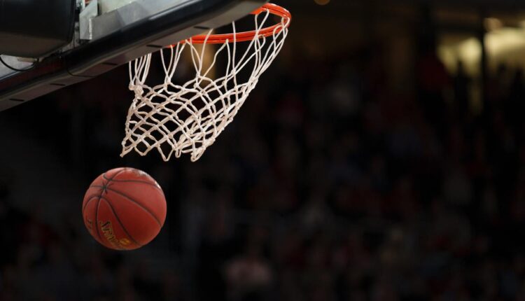 University of New Mexico Lobos men's basketball loses at Utah State
