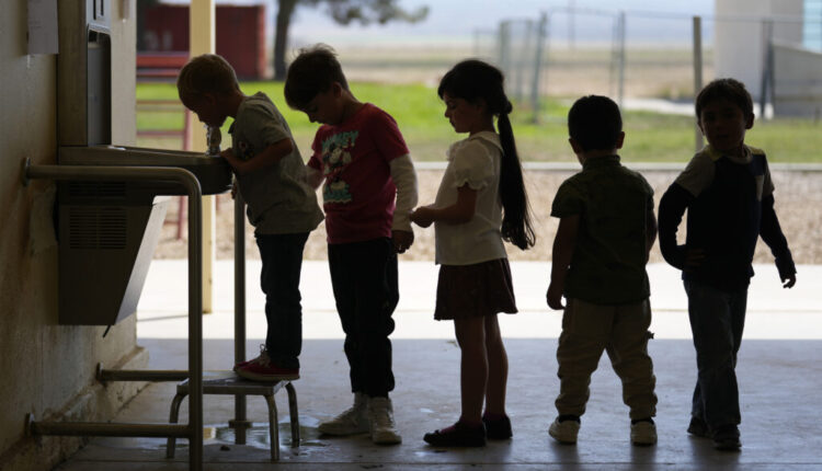 Fluoride in public water has slashed tooth decay, but some states may end mandates • Source New Mexico